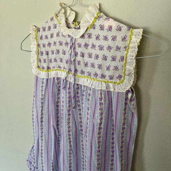 Her majesty | vintage little girls sun dress with purple floral print and lace - Picture 8 of 10
